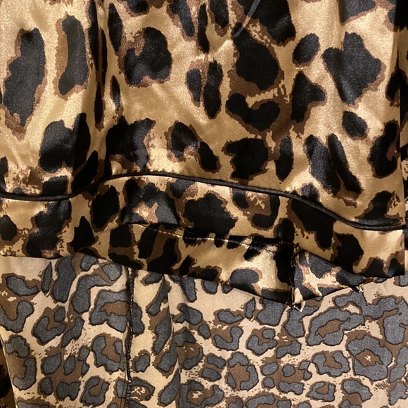 Cheetah Satin Pajama Short Set. Sz: Medium - Picture 12 of 14